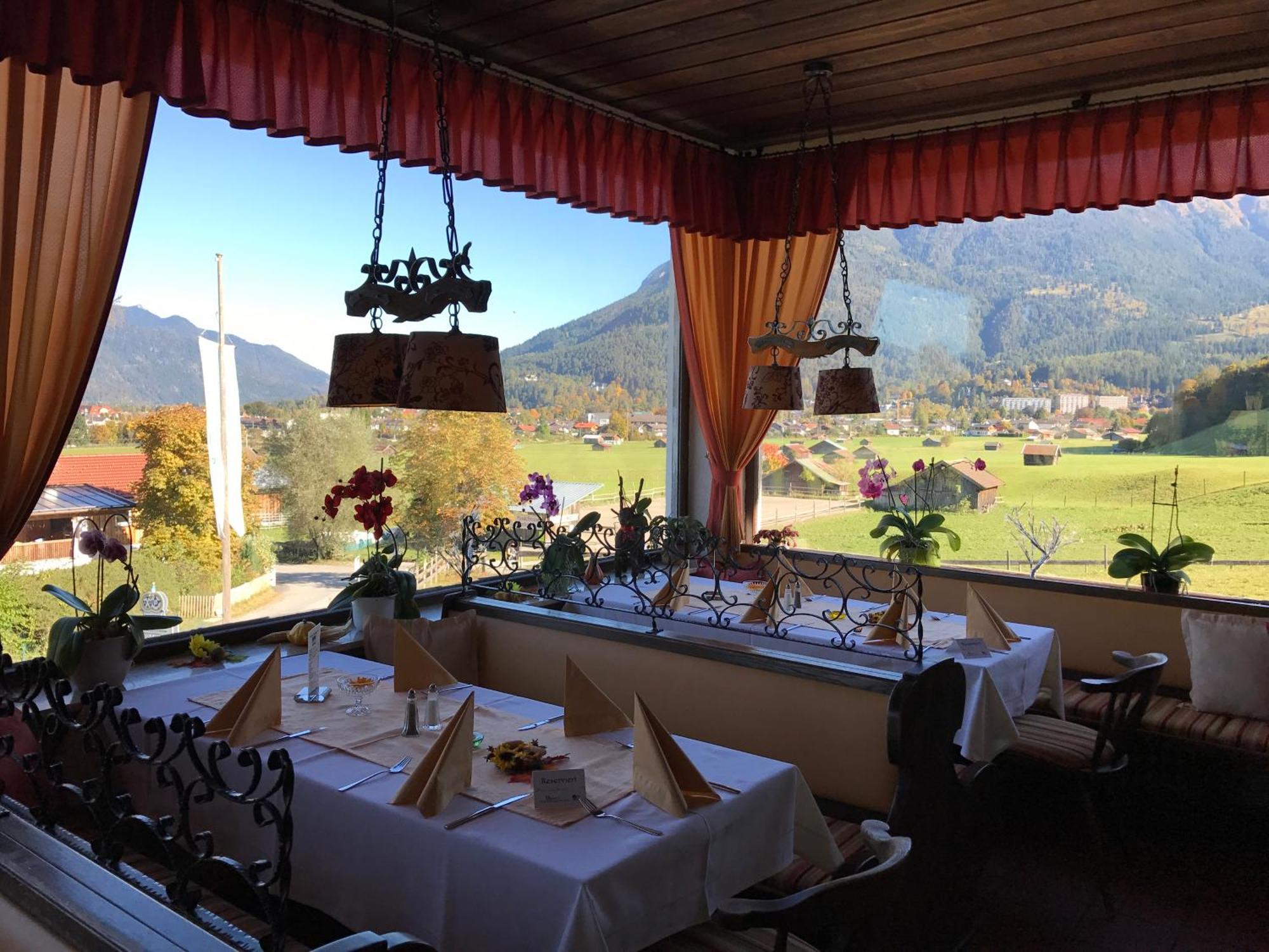 Hotel Restaurant Hausberg Гармиш-Партенкирхен Экстерьер фото