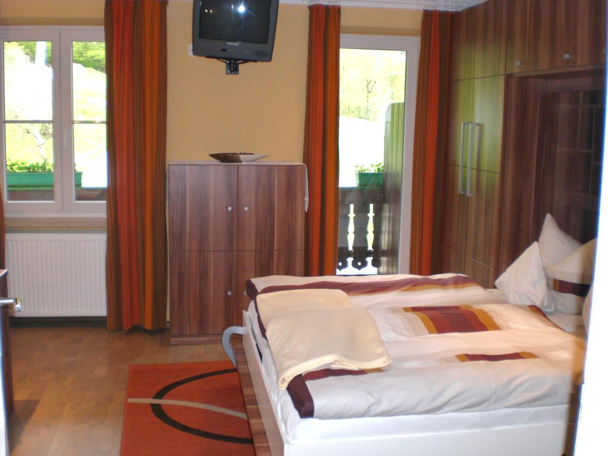 Hotel Restaurant Hausberg Гармиш-Партенкирхен Экстерьер фото